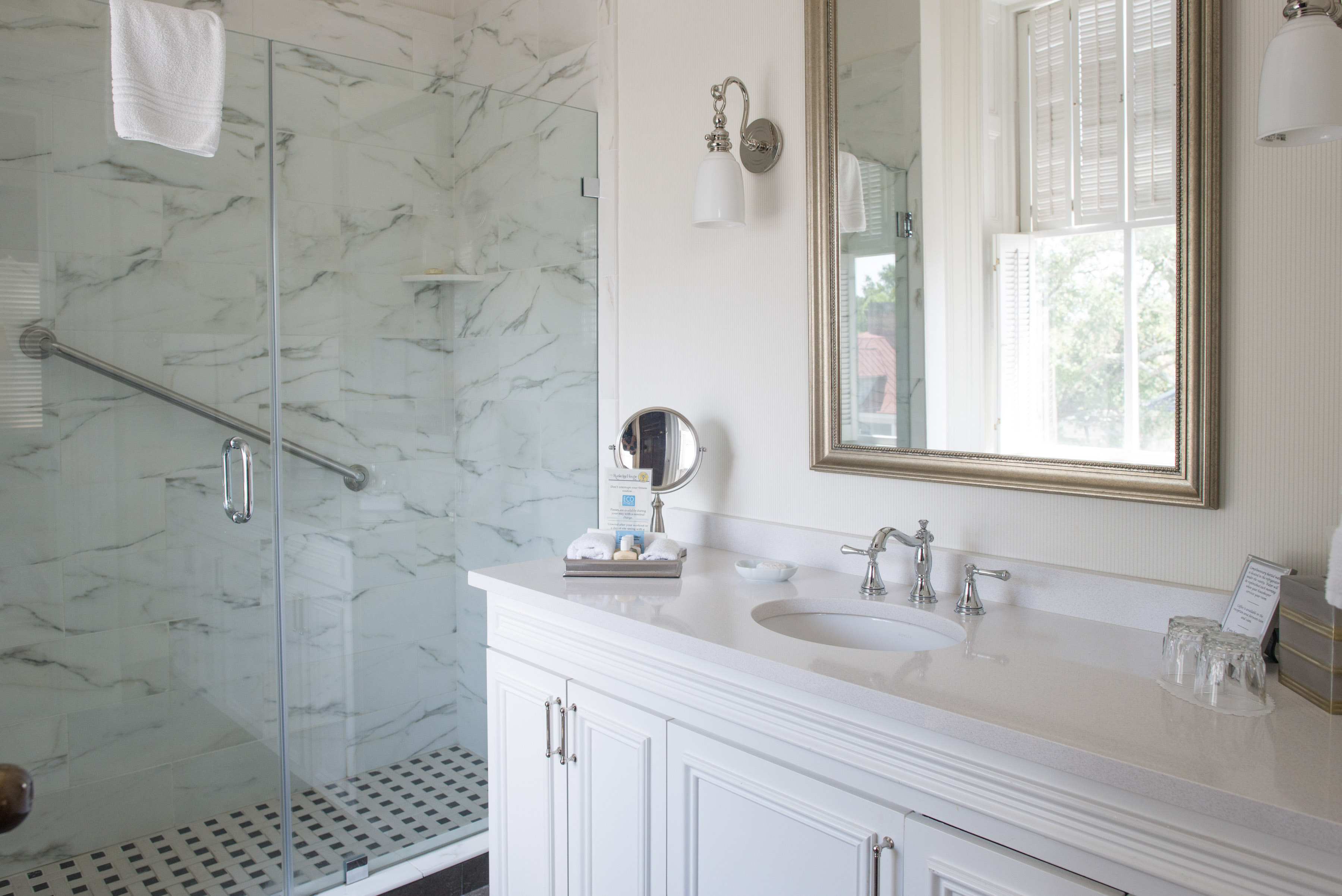 1-rutledge-house-rooms_bow3081deluxebath